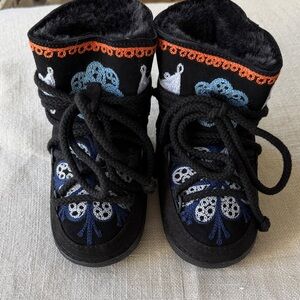 New Ikkii now INUIKKII Kids Winter Boot Black Suede with crochet and Shearling